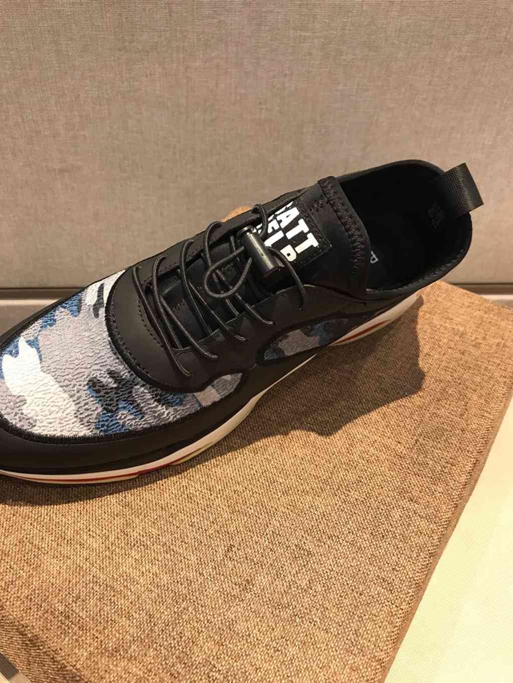 BLG  sneaker